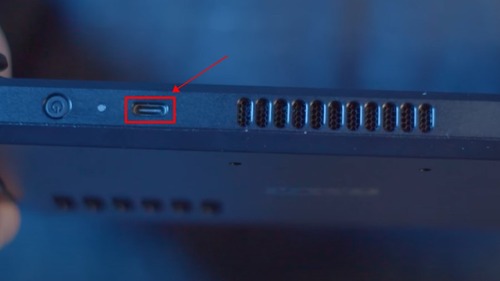 Kết nối với cổng USB C trên sàn Steam