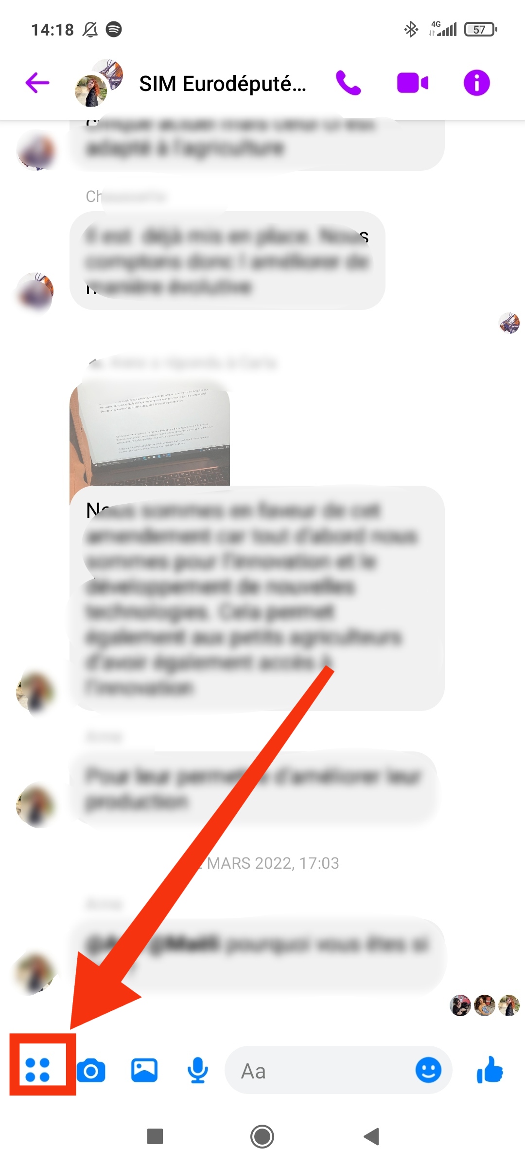 L’icône avec quatre points Messenger