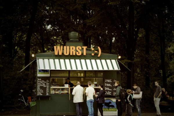 coffee-shop-stand-in-line