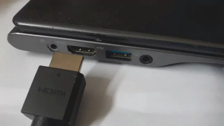 plug hdmi cable